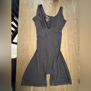 Spanx assets Black Women's Shapewear Bodysuit size medium